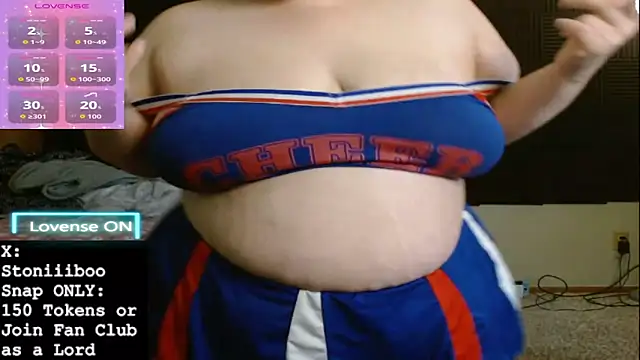 Snapshot of Stoniiiboo chatting on December 14, 2:33 pm Stoniiiboo online show from December 14, 2:33 pm