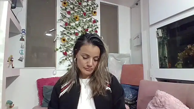 sweetfantasyy69 online show from November 15, 5:00 am