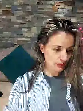 Snapshot of sweetfantasyy69 chatting on December 17, 3:38 pm sweetfantasyy69 online show from December 17, 3:38 pm