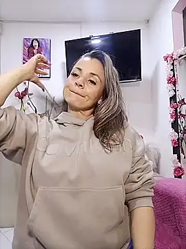 sweetfantasyy69 online show from February 18, 2:09 am