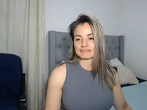 Snapshot of sweetfantasyy69 chatting on October 27, 12:44 am sweetfantasyy69 online show from October 27, 12:44 am