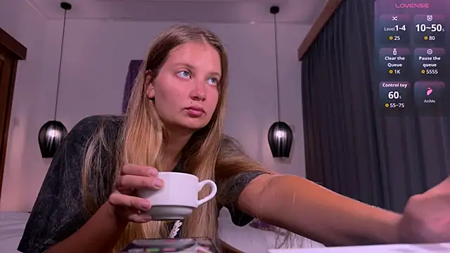 Femdom Lola online show from June 4, 11:37 am