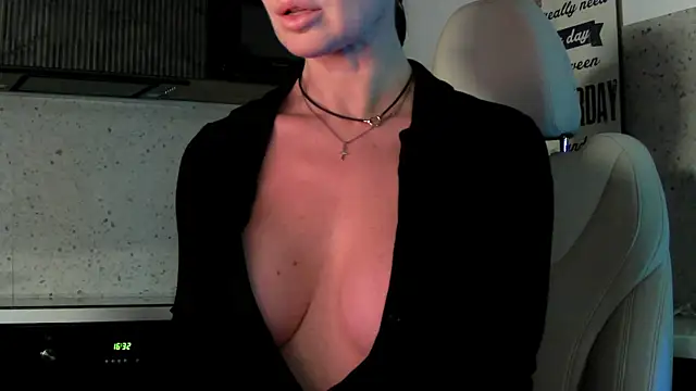 Snapshot of Mashulya29 chatting on February 6, 5:47 am Mashulya29 online show from February 6, 5:47 am