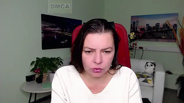 Snapshot of Lily_flower7 chatting on November 14, 4:49 am Lily flower7 online show from November 14, 4:49 am