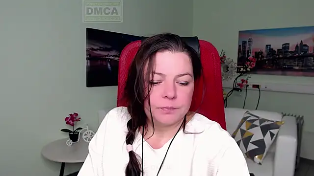 Snapshot of Lily_flower7 chatting on December 5, 5:06 am Lily flower7 online show from December 5, 5:06 am