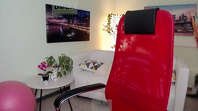 Snapshot of Lily_flower7 chatting on November 27, 6:14 am Lily flower7 online show from November 27, 6:14 am