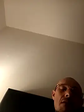 Guitccch online show from April 9, 8:48 pm