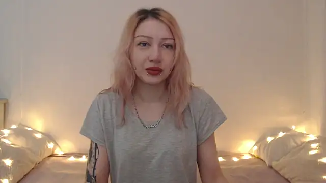 Snapshot of Emily_hardcore chatting on June 18, 9:31 pm Emily hardcore online show from June 18, 9:31 pm