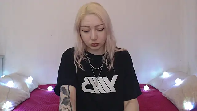 Snapshot of Emily_hardcore chatting on July 4, 9:30 pm Emily hardcore online show from July 4, 9:30 pm