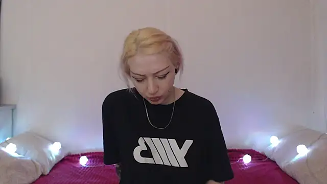 Snapshot of Emily_hardcore chatting on July 1, 10:32 pm Emily hardcore online show from July 1, 10:32 pm