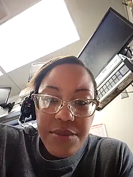 Snapshot of samone9 chatting on October 15, 1:52 pm samone9 online show from October 15, 1:52 pm
