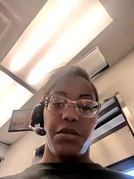 samone9 online show from April 8, 8:10 pm