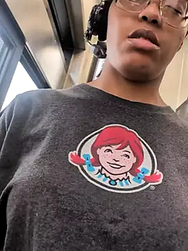 samone9 online show from April 10, 5:20 pm