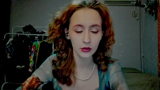 Snapshot of JoannaTompson chatting on March 19, 1:05 am JoannaTompson online show from March 19, 1:05 am