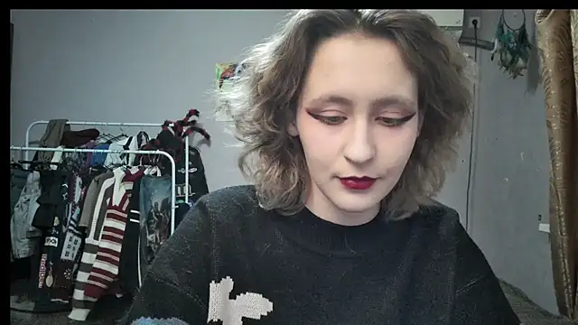 JoannaTompson online show from December 7, 4:42 pm