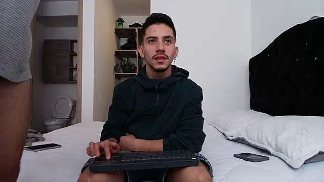 Snapshot of Aron-santoro chatting on February 24, 3:24 pm Aron-santoro online show from February 24, 3:24 pm