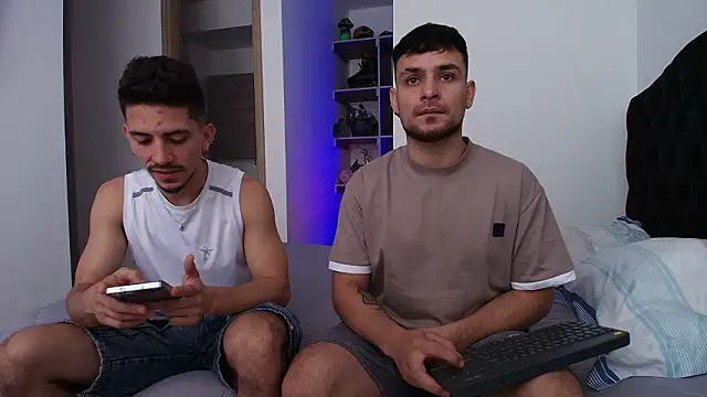 Snapshot of Aron-santoro chatting on March 3, 4:36 pm Aron-santoro online show from March 3, 4:36 pm