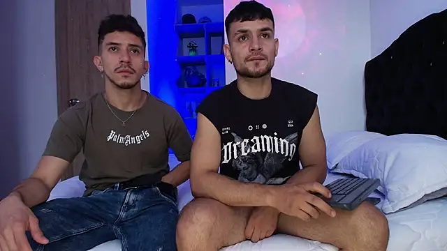 Snapshot of Aron-santoro chatting on February 10, 4:06 pm Aron-santoro online show from February 10, 4:06 pm