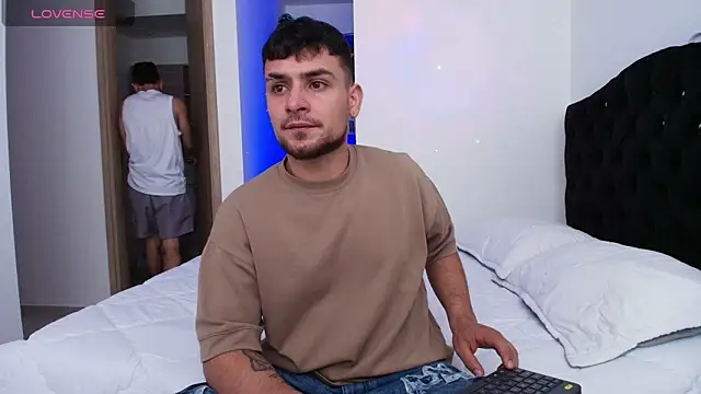 Snapshot of Aron-santoro chatting on February 19, 5:10 pm Aron-santoro online show from February 19, 5:10 pm