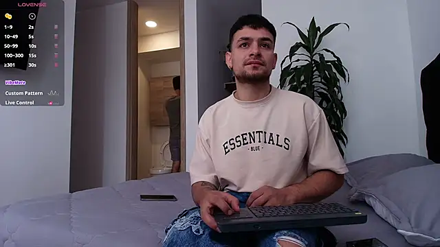 Aron-santoro online show from March 19, 4:29 pm