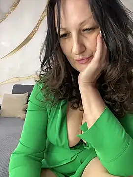 Snapshot of Katie-n chatting on April 29, 6:28 am Katie-n online show from April 29, 6:28 am