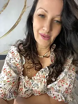 Katie-n online show from July 2, 6:19 am