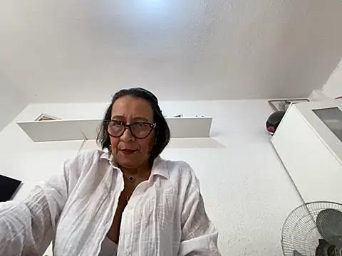 sweeviolet online show from March 18, 1:46 pm