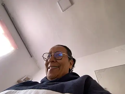 Snapshot of sweeviolet chatting on September 24, 3:18 pm sweeviolet online show from September 24, 3:18 pm