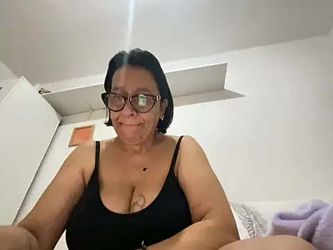 sweeviolet online show from May 6, 6:39 am