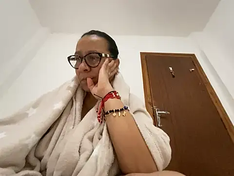 sweeviolet online show from April 21, 6:42 am