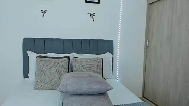 Snapshot of im_sarah34 chatting on March 1, 5:51 am im sarah34 online show from March 1, 5:51 am