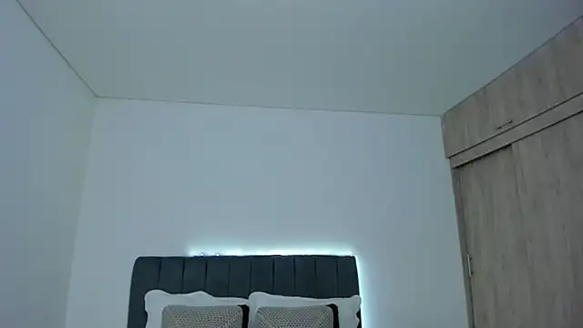 Snapshot of im_sarah34 chatting on June 14, 6:53 pm im sarah34 online show from June 14, 6:53 pm