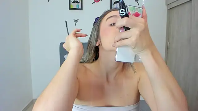 Snapshot of im_sarah34 chatting on March 2, 8:27 pm im sarah34 online show from March 2, 8:27 pm