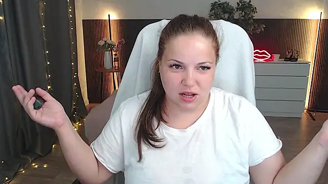 Crazyy girl  online show from July 1, 4:02 am