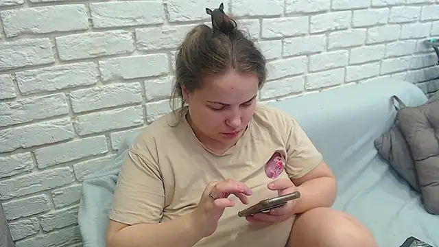 Crazyy girl  online show from April 5, 8:21 am