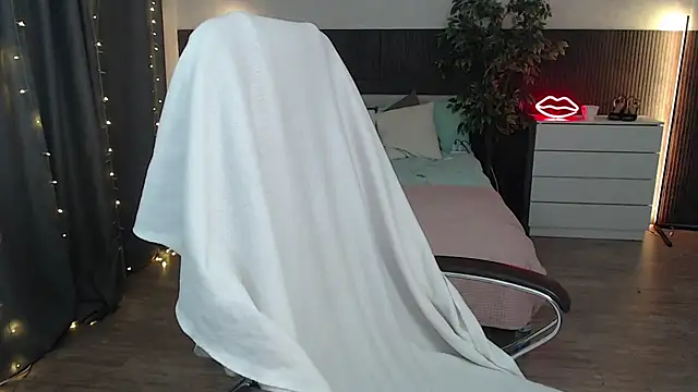 Crazyy girl  online show from July 8, 1:52 am