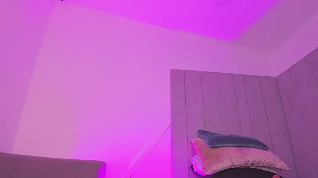 kaylarossi online show from February 17, 7:33 pm