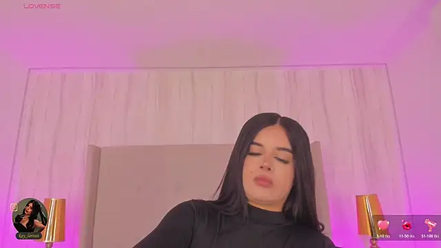 Snapshot of kaylarossi chatting on May 14, 7:44 pm kaylarossi online show from May 14, 7:44 pm