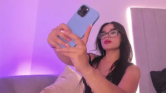 kaylarossi online show from March 8, 10:45 pm