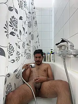 Snapshot of vinzpnr210 chatting on December 23, 9:27 am vinzpnr210 online show from December 23, 9:27 am