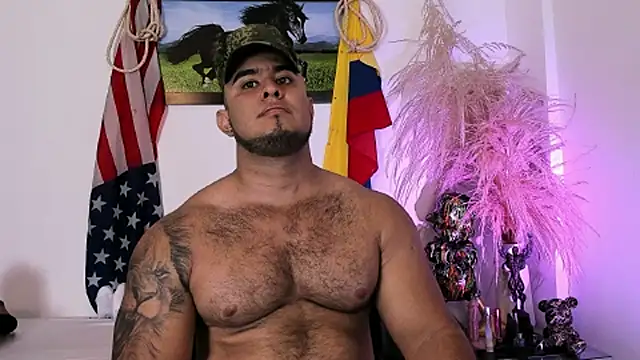 Snapshot of MikeBlame chatting on March 18, 10:58 pm MikeBlame online show from March 18, 10:58 pm