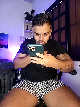Snapshot of Naughty_Charly chatting on September 28, 12:12 pm Naughty Charly online show from September 28, 12:12 pm