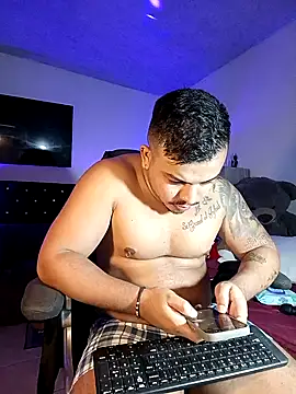 Snapshot of Naughty_Charly chatting on November 28, 1:28 am Naughty Charly online show from November 28, 1:28 am