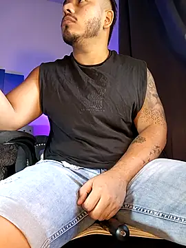 Snapshot of Naughty_Charly chatting on September 23, 12:12 pm Naughty Charly online show from September 23, 12:12 pm