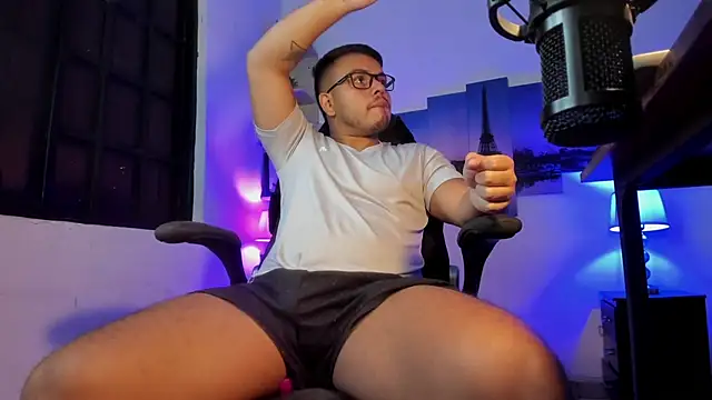 Naughty Charly online show from May 31, 12:11 pm