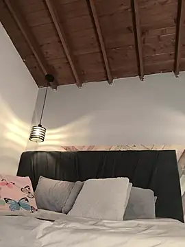 EmmilyBrant online show from February 18, 12:41 am