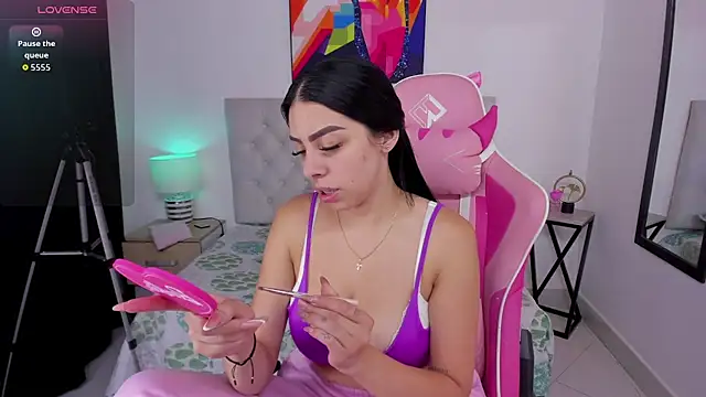 KristalFoxx online show from November 9, 1:15 pm