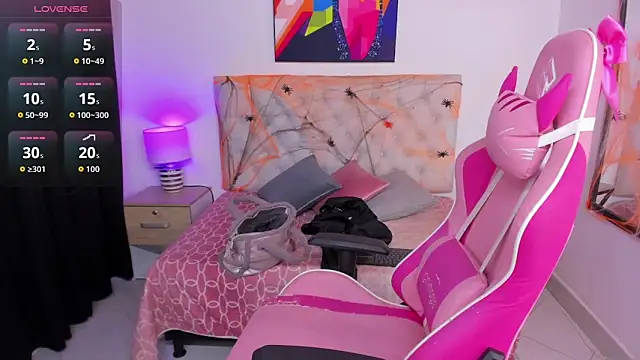 KristalFoxx online show from October 27, 11:00 am