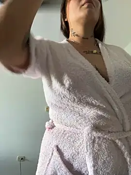 Snapshot of ivanna_rivera chatting on November 6, 4:11 pm ivanna rivera online show from November 6, 4:11 pm