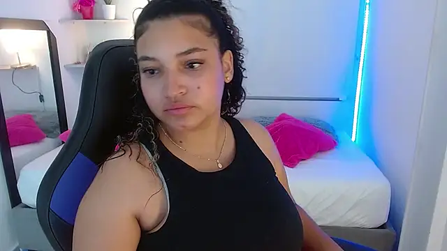 Snapshot of Julia_Boobs chatting on October 7, 12:17 pm Julia Boobs online show from October 7, 12:17 pm